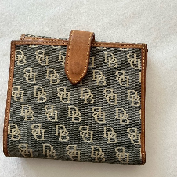 Dooney & Bourke Monogrammed Wallet Square - Picture 3 of 7